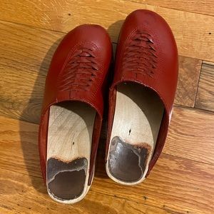 Troentorp clogs Sz 37 red